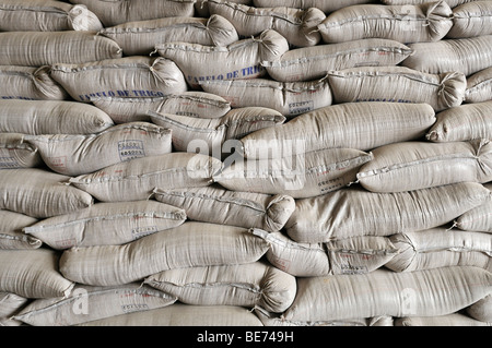 Sacchi di grano, impilati in un magazzino, Uberlandia, Minas Gerais, Brasile, Sud America Foto Stock