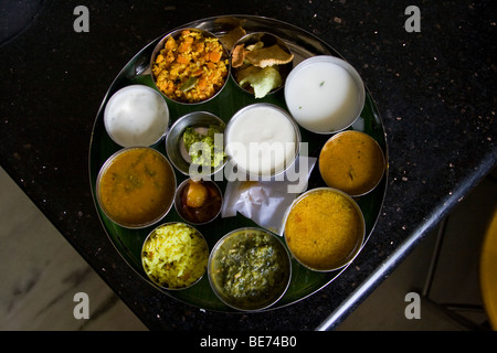 Thali sud tipico pasto indiano in India Vellore Foto Stock