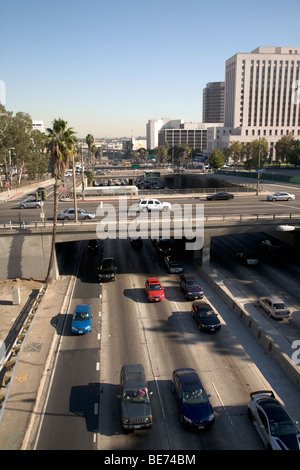 Auto e il traffico nel centro cittadino di Los Angeles Foto Stock