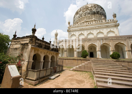 Baksh Hayath iniziata tomba in Qutb Shahi tombe in Golconda in Hyderabad India Foto Stock