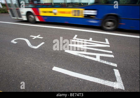 Un esperimento di car sharing in corsia di Castle Bromwich zona di Birmingham per il traffico in entrata verso il centro della città. Foto Stock