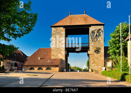 Deutsches Weintor vino gate, Schweigen-Rechtenbach, Naturpark Pfaelzerwald riserva naturale, Palatinato, Renania-Palatinato, Ge Foto Stock