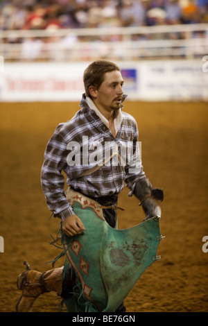 Rodeo Cowboy competere nel Campionato Mesquite Rodeo, Texas, Stati Uniti d'America Foto Stock