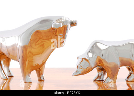 Bull e bear figurine, immagine simbolica per lo stock exchange Foto Stock