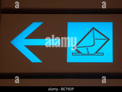 Il Changi International Airport, sala partenze, sign-board, il pittogramma, cassetta postale, Singapore, Sud-est asiatico Foto Stock