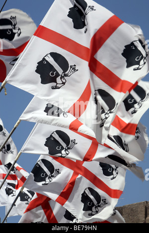 Bandiere sarda battenti in Castelsardo Sardegna Foto Stock