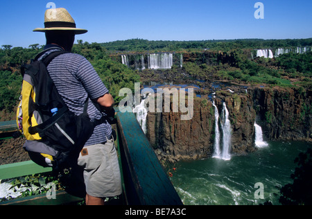 Cascate di Iguassù , vista dal lato Brasiliano, Sud America . Foto Stock