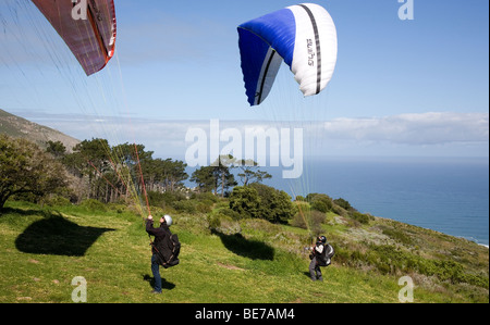 I parapendii sulla collina di segnale Foto Stock