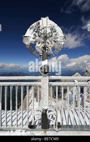 Vertice tirolese croce sul monte Zugspitze, distretto di Reutte, Tirolo, Austria, Europa Foto Stock