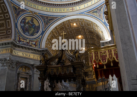 Interno della Basilica di San Pietro in Vaticano, Roma, Italia Foto Stock