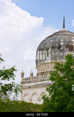 Baksh Hayath iniziata tomba in Qutb Shahi tombe in Golconda in Hyderabad India Foto Stock