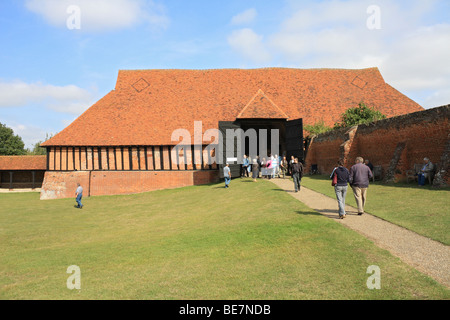 Il medievale di grano di legno granaio di Cressing Temple tra Witham e Braintree, Essex, Inghilterra, Regno Unito Foto Stock