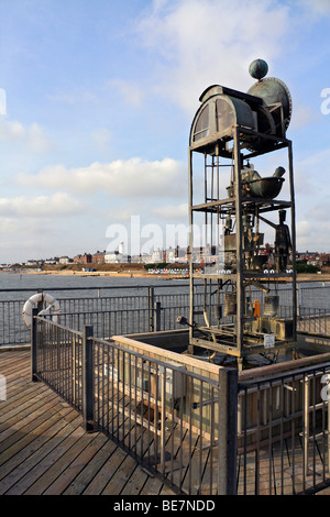 L'acqua alimentata orologio sul molo Southwold, Suffolk, Inghilterra, Regno Unito. Foto Stock