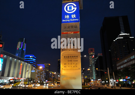 Pechino le linee della metropolitana ingresso alla stazione Yonganli Foto Stock