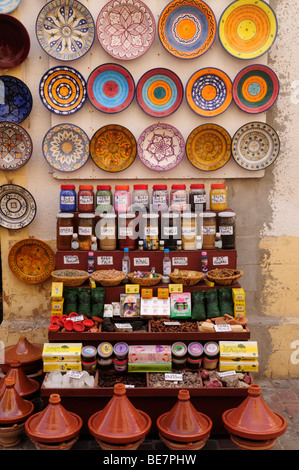 Ceramiche e spezie immobili in vendita ad Essaouira, Marocco Foto Stock