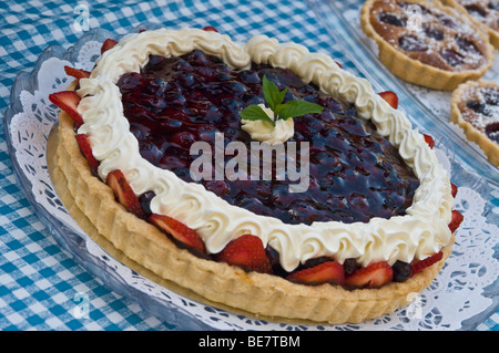 Zona picnic a buffet dessert mirtillo frutta fragola tort torta Foto Stock