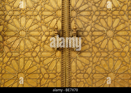 Il Marocco; Fes; Dar El Makhzen; Royal Palace gates dettaglio Foto Stock