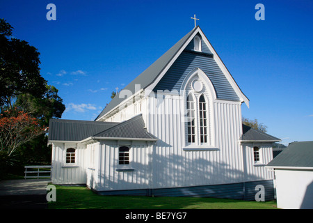 St John's Chiesa anglicana, Waihi, sulla statale due, Isola del nord, Nuova Zelanda. Waihi è il sito della grande Martha miniera d'oro. Foto Stock