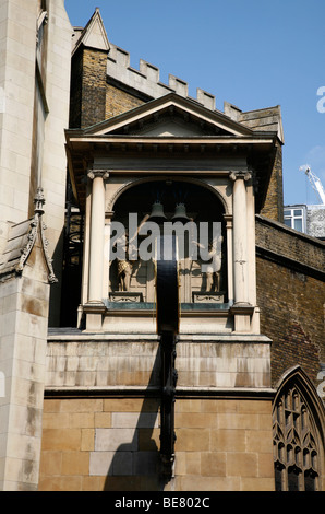 Gog e Magog campanelli per clock e di St Dunstan nella Chiesa occidentale, Fleet Street, Londra, Regno Unito Foto Stock