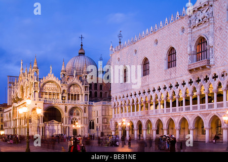 Piazza San Marco, Piazza San Marco con la Basilica di San Marco e il Palazzo Ducale, Palazzo Ducale, Venezia, Italia e Europa Foto Stock