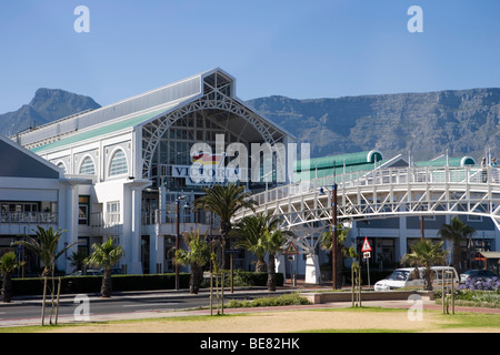 Victoria Wharf complesso per lo shopping lungo il lungomare., Cape Town, Western Cape, Sud Africa e Africa Foto Stock