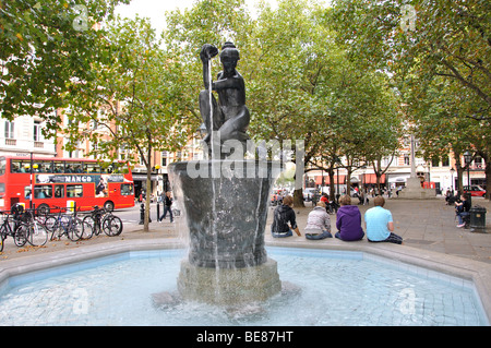 La "fontana di Venere" in Sloane Square, Chelsea, Royal Borough di Kensington e Chelsea, Greater London, England, Regno Unito Foto Stock