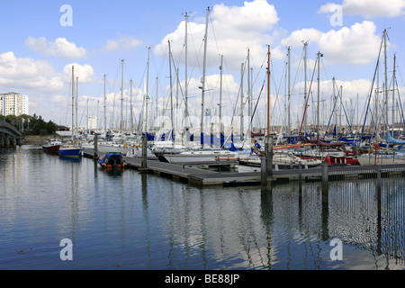 Gosport Porto e Marina di Portsmouth in background Foto Stock