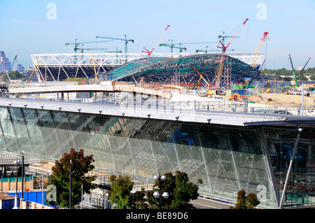 Veduta aerea 2012 Giochi Olimpici costruzione progetti lavori in corso centrati intorno alla stazione degli autobus e dei treni di Stratford East London Inghilterra Regno Unito Foto Stock