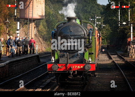 Locomotiva a vapore di entrare bewdley stazione sul Severn Valley Railway Foto Stock