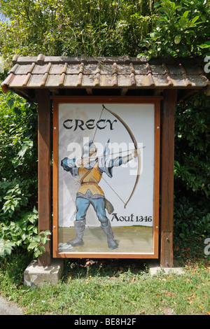 Un cartello turistico che indica la battaglia di Crecy, 1346, appena outise crecy en ponthieu, Somme, Francia. Foto Stock