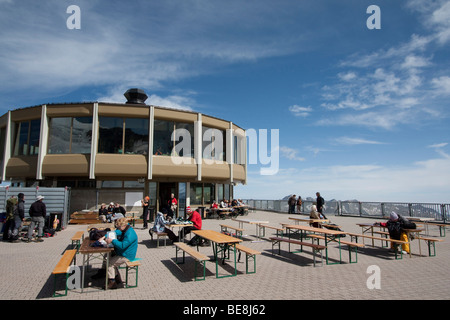 Ristorante girevole allalin alto 3500m alpi svizzere sopra Saas fee Svizzera Europa Foto Stock