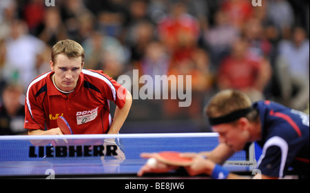 Vice Campione Europeo di Werner Schlager, Austria, contro il Campione Europeo in carica Michael MAZE, Danimarca, anteriore, ping pong EM 2009, Pors Foto Stock