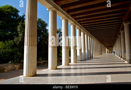 La ricostruita Stoa di Attalos che ora ospita il museo Agorà di Atene, Grecia Foto Stock