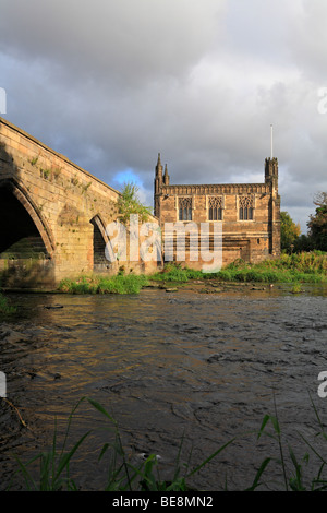 Chantry Cappella di St Mary e il fiume Calder, Wakefield, West Yorkshire, Inghilterra, Regno Unito. Foto Stock