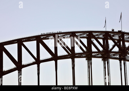 I turisti tenendo il Sydney Harbour Bridge Climb Tour, Sydney, Nuovo Galles del Sud, Australia Foto Stock