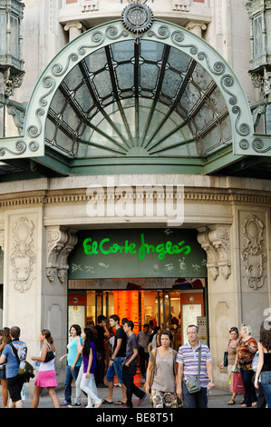 El Corte Ingles department store in Avinguda Portal de l'Angel. Barcellona. Spagna Foto Stock