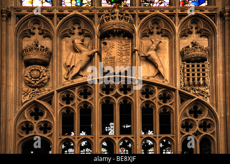 Lo stemma della casa di Tudor nel 'King's College Chapel", fondata nel 1441 dal Re Enrico VI., King's Parade, Cambridge, Foto Stock