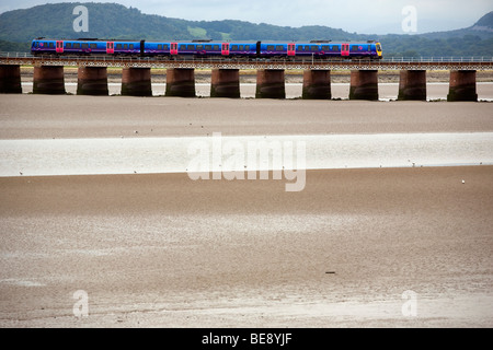 Viadotto ferroviario su Kent estuario a Arnside Foto Stock