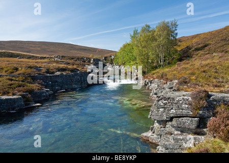 Petto di Dee cascate sul fiume Dee in Glenn Dee Valley, Scotland, Regno Unito Foto Stock