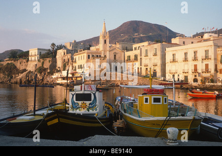 Porto, Isola di Lipari, Isole Eolie, Italia, Europa Foto Stock