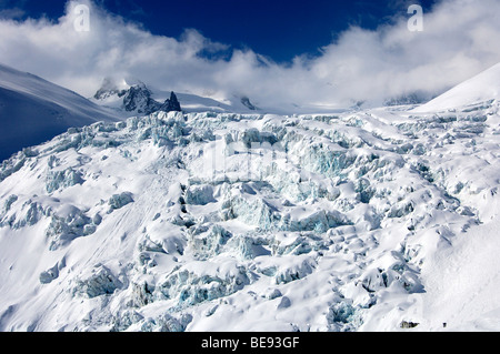 Nelle fratture di ghiaccio del ghiacciaio GEANT, il massiccio del Monte Bianco, Chamonix, Savoie Alpi, Francia, Europa Foto Stock