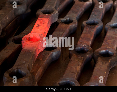 Incandescente pezzo in una fucina di Berlino, Germania Foto Stock