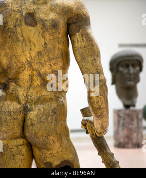 Italia Roma Lazio Palazzo dei Conservatori Museo Capitolino con bronzo dorato statua di culto di Ercole del Foro Boario Foto Stock