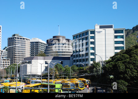 L'Alveare, Nuova Zelanda il Parlamento, con il Dipartimento Ambiente costruzione e Wellington e alla stazione degli autobus in primo piano. Foto Stock