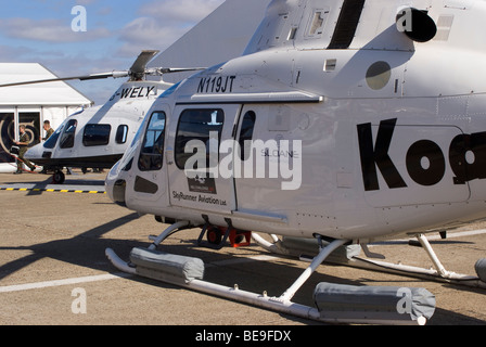 L'Agusta A-119 Koala N119JT e una-109E Power G-WELY elicotteri a Helitech Trade Show di Duxford England Regno Unito Regno Unito Foto Stock