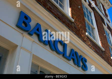 Città Faversham Kent England UK high street banche in court street barclays Foto Stock