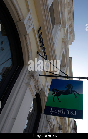 Città Faversham Kent England UK high street banche in court street Lloyds TSB Foto Stock