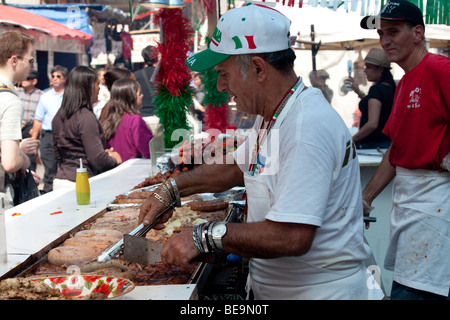 Piccante salsiccia italiana per la festa di San Gennaro Festival di Little Italy a New York City Foto Stock
