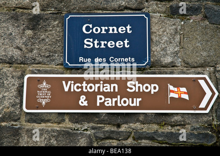 Dh st peter port guernsey bilingue inglese e la lingua francese di segno e di Guernsey cartello turistico Foto Stock