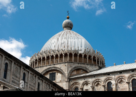 La cupola del Duomo di Pisa con tetto in piombo Foto Stock